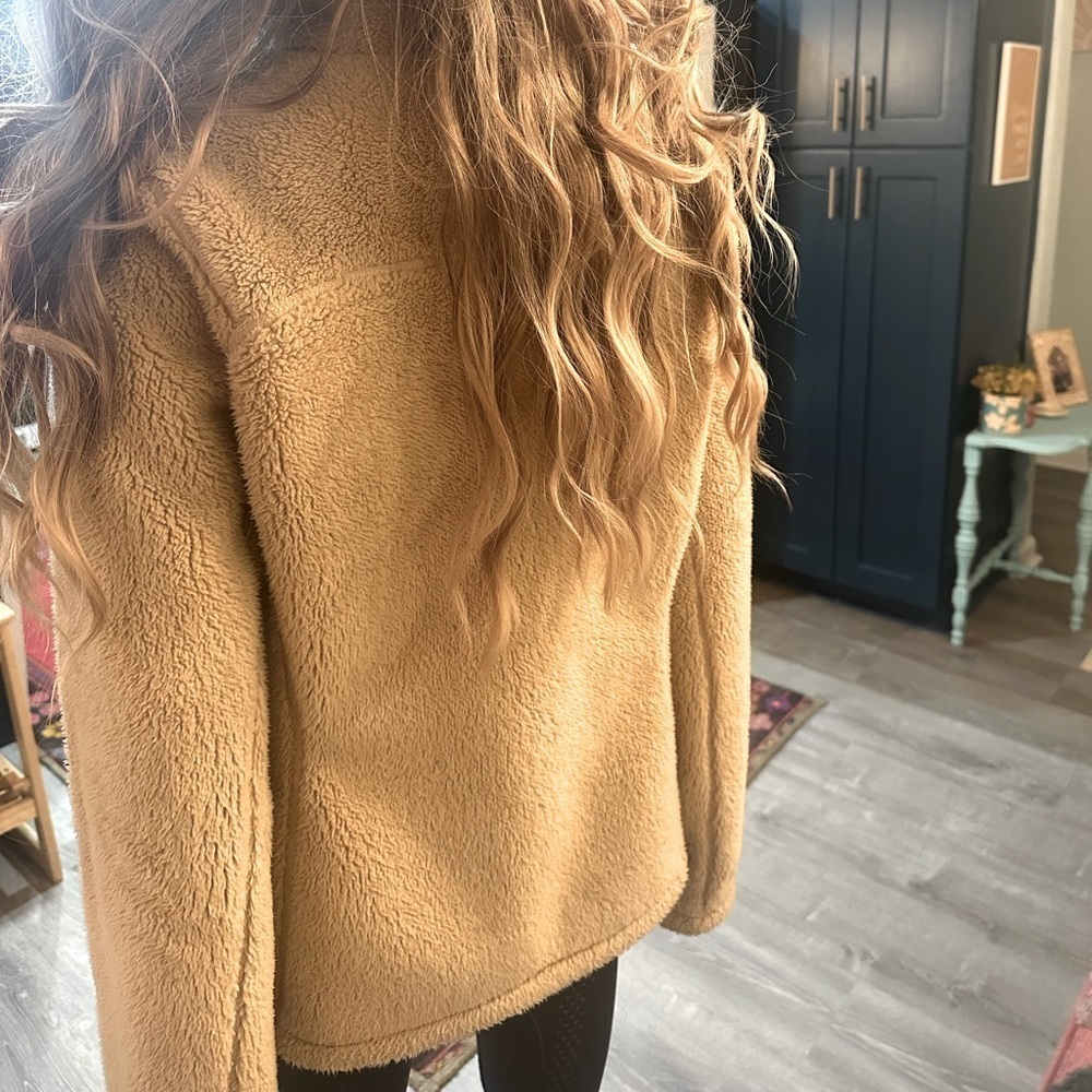 Tan Reversible fuzzy jacket sz M - Picture 4 of 9